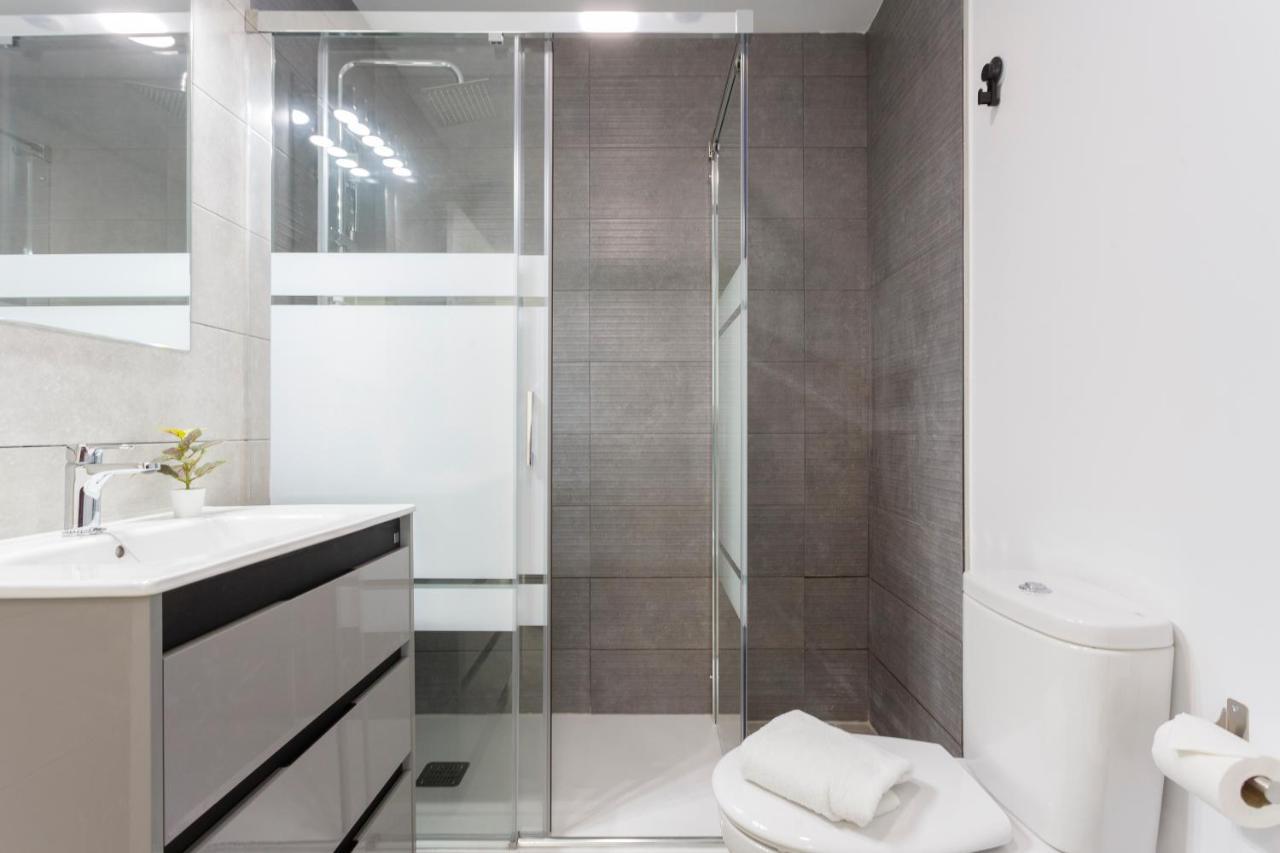 Poseidon Beach Apartment & Parking By Cadiz4Rentals ภายนอก รูปภาพ