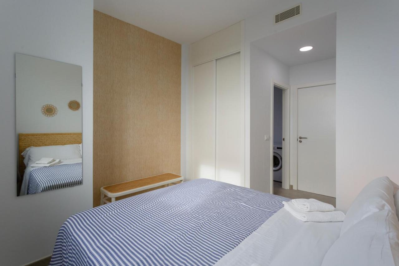 Poseidon Beach Apartment & Parking By Cadiz4Rentals ภายนอก รูปภาพ