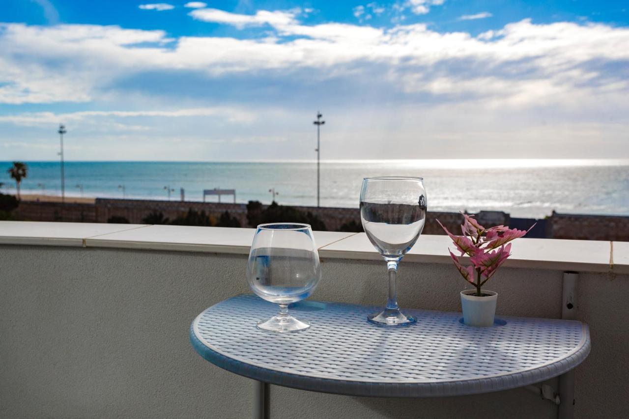 Poseidon Beach Apartment & Parking By Cadiz4Rentals ภายนอก รูปภาพ