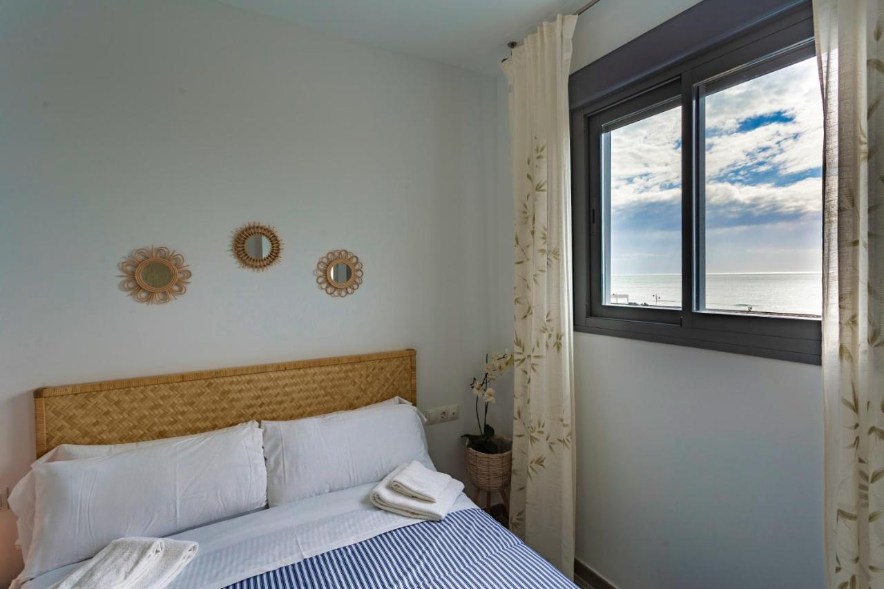 Poseidon Beach Apartment & Parking By Cadiz4Rentals ภายนอก รูปภาพ